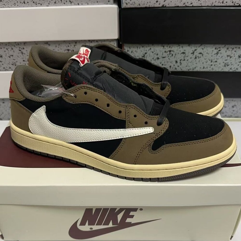 NIKE AJ1 Low OG "Travis Scott"  NEW